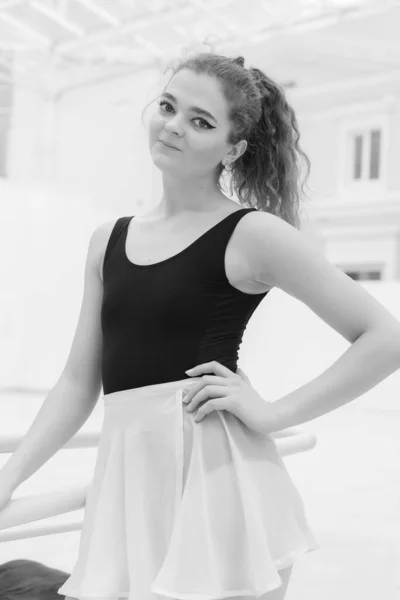 Black and white photo of flexible slender young girl ballerina. BW — ストック写真