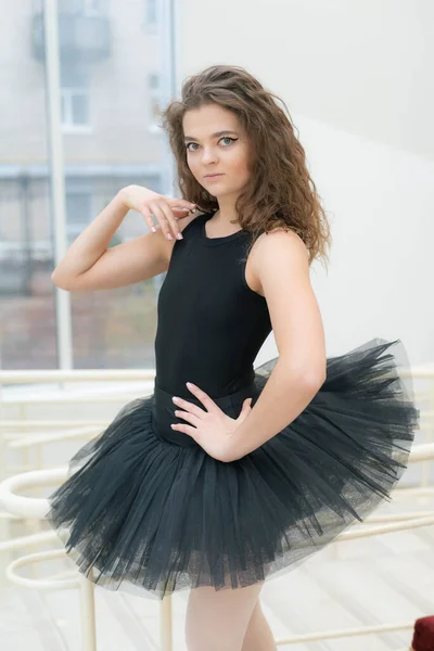 Bella flessibile snella ragazza ballerina. Balletto — Foto Stock