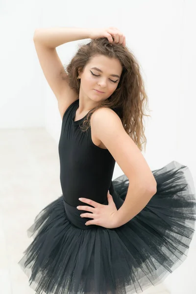 Bella flessibile snella ragazza ballerina. Balletto — Foto Stock