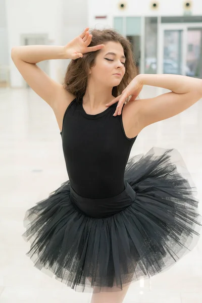 Bella flessibile snella ragazza ballerina. Balletto — Foto Stock