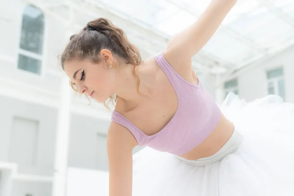 Hermosa bailarina chica delgada flexible. Ballet — Foto de Stock