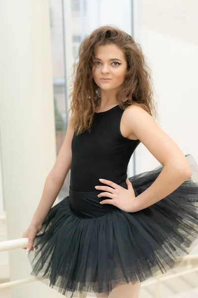 Beautiful flexible slender young girl ballerina. Ballet — Stock Photo, Image