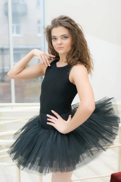 Güzel, esnek, genç kız balerin. Bale — Stok fotoğraf