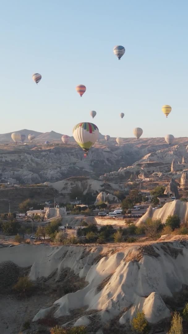 Cappadocia垂直视频慢动作中的气球 — 图库视频影像