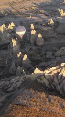 Cappadocia Dikey Görüntü Yavaş Çekimde Balonlar