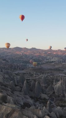 Cappadocia Dikey Görüntü Yavaş Çekimde Balonlar