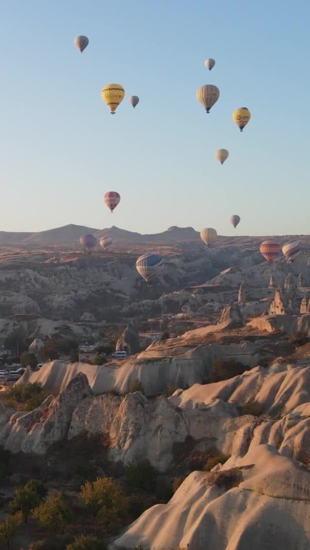 Balónky v kappadocii Svislé video Zpomalený pohyb — Stock video