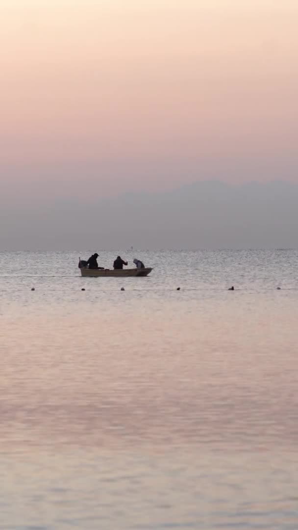 Paysage marin sur la plage près de la côte en Turquie Vidéo verticale — Video