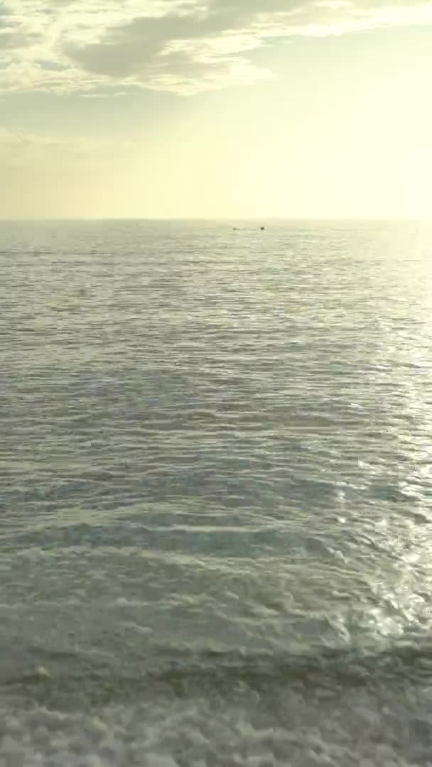 Θαλάσσια επιφάνεια θαλασσινού θαλασσινού τοπίου της Μεσογείου — Αρχείο Βίντεο