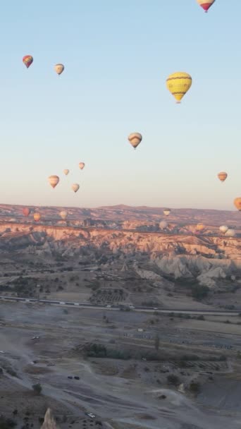 Balões na Capadócia Vídeo vertical Câmara lenta — Vídeo de Stock