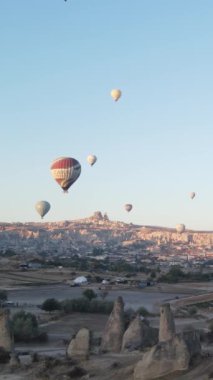 Cappadocia Dikey Görüntü Yavaş Çekimde Balonlar