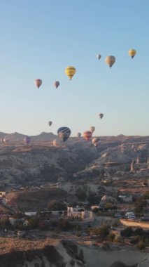 Cappadocia Dikey Görüntü Yavaş Çekimde Balonlar