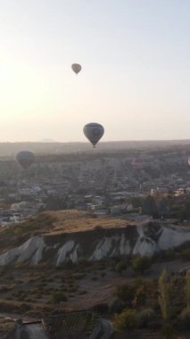 Cappadocia Dikey Görüntü Yavaş Çekimde Balonlar