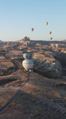 Cappadocia Dikey Görüntü Yavaş Çekimde Balonlar