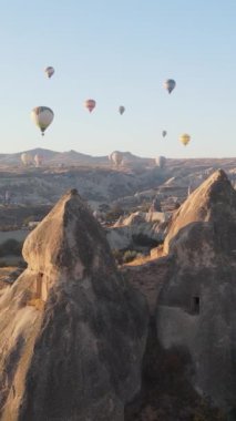 Cappadocia Dikey Görüntü Yavaş Çekimde Balonlar