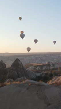 Cappadocia Dikey Görüntü Yavaş Çekimde Balonlar