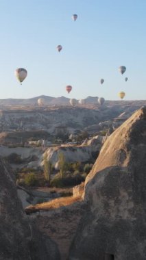 Cappadocia Dikey Görüntü Yavaş Çekimde Balonlar