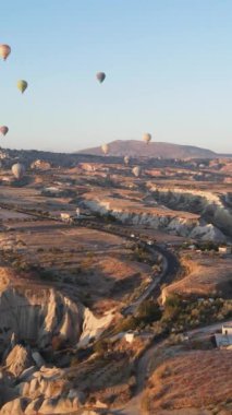 Cappadocia Dikey Görüntü Yavaş Çekimde Balonlar