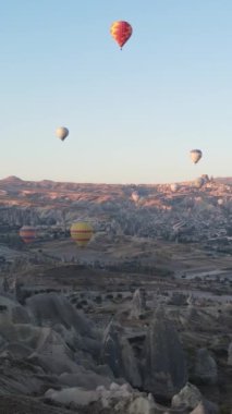 Cappadocia Dikey Görüntü Yavaş Çekimde Balonlar