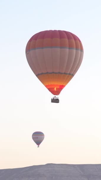 Luftballons in Kappadokien Vertikales Video — Stockvideo