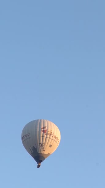 Luftballons in Kappadokien Vertikales Video — Stockvideo