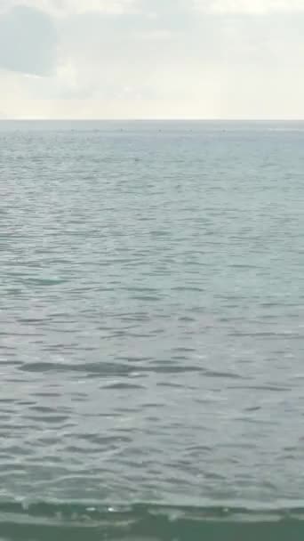 Suprafața apei de mare a mării mediteraneene Video vertical — Videoclip de stoc