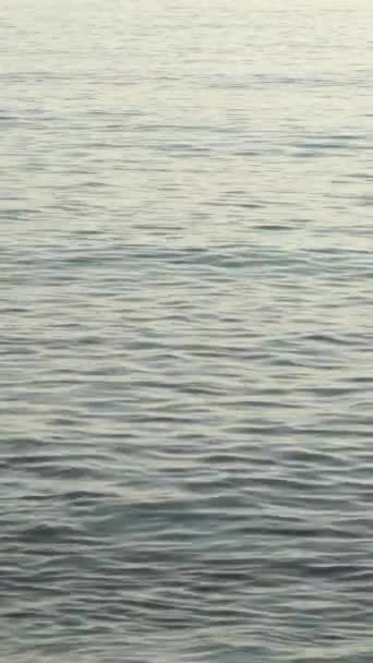 地中海的海水表面海景垂直录像 — 图库视频影像