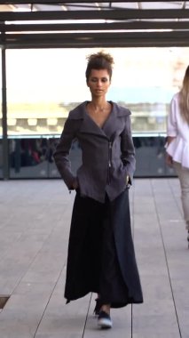 Platwalk Dikey Videoda Model