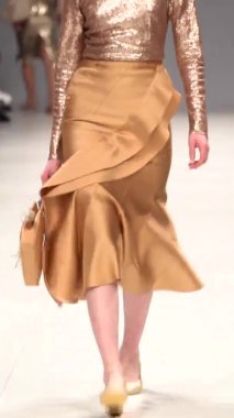 Platwalk Dikey Videoda Model