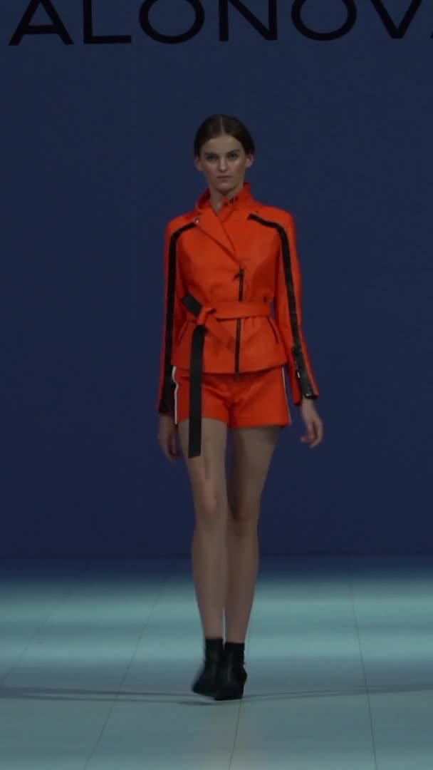 Model on the catwalk Vertical video — Stock Video