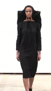 Platwalk Dikey Videoda Model