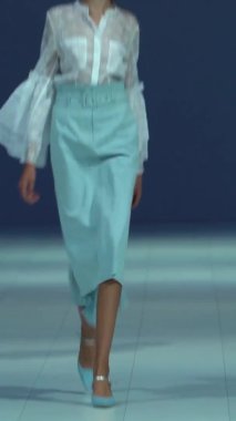 Platwalk Dikey Videoda Model