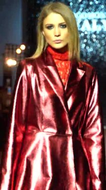 Platwalk Dikey Videoda Model