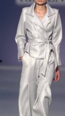 Platwalk Dikey Videoda Model