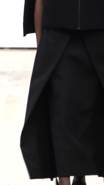 Platwalk Dikey Videoda Model