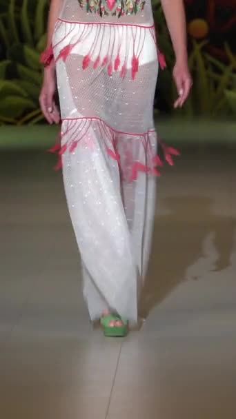 Woman model on the catwalk during a fashion show Vertical video — Αρχείο Βίντεο