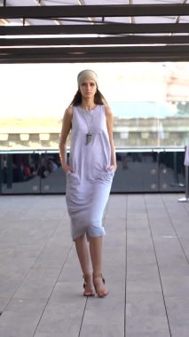 Platwalk Dikey Videoda Model