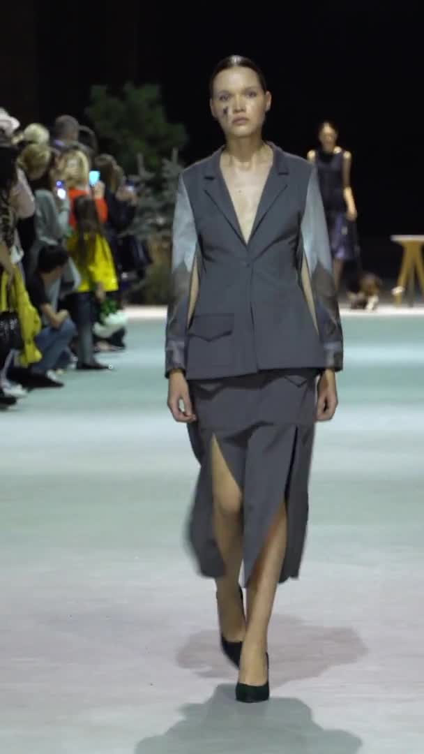 Model on the catwalk Vertical video — Stock Video