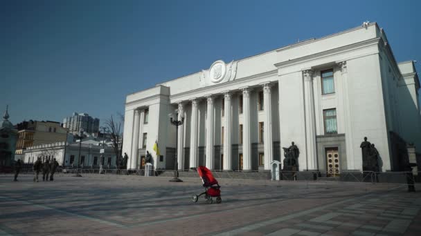 Политическим символом Украины является здание парламента - Верховная Рада — стоковое видео