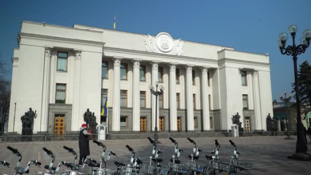 Политическим символом Украины является здание парламента - Верховная Рада — стоковое видео