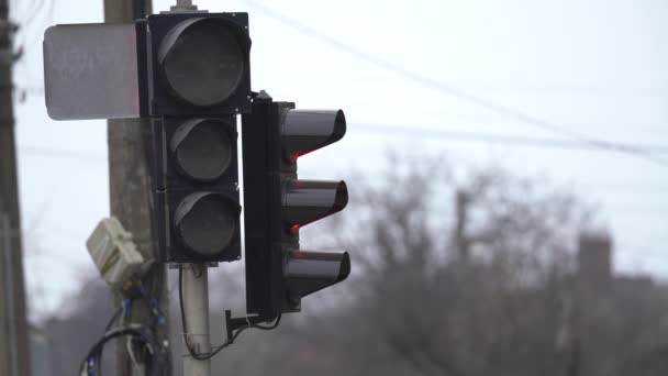 道路上的红绿灯管制交通 — 图库视频影像