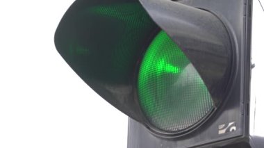 Yoldaki trafik ışığı trafiği düzenler