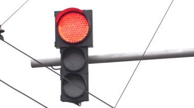 Yoldaki trafik ışığı trafiği düzenler