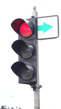 Yoldaki bir trafik ışığının dikey videosu