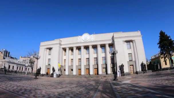 Budova ukrajinského parlamentu v Kyjevě - Verchovna Rada, zpomalení — Stock video