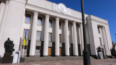 Kyiv 'deki Ukrayna Parlamentosu binası - Verkhovna Rada, ağır çekim