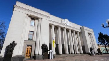 Kyiv 'deki Ukrayna Parlamentosu binası - Verkhovna Rada, ağır çekim