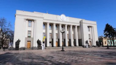 Kyiv 'deki Ukrayna Parlamentosu binası - Verkhovna Rada, ağır çekim