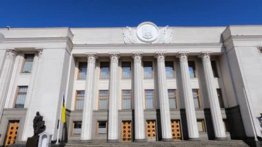 Kyiv 'deki Ukrayna Parlamentosu binası - Verkhovna Rada, ağır çekim