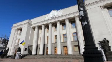 Kyiv 'deki Ukrayna Parlamentosu binası - Verkhovna Rada, ağır çekim